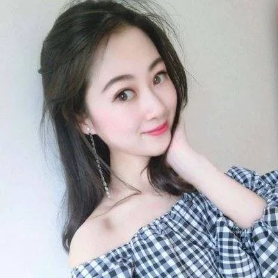 央视前主持人王萌萌,如今过得如何?