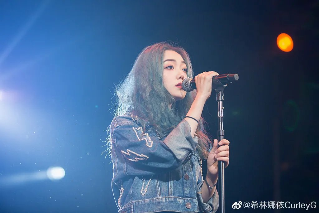 希林娜依高为什么说自己是北京人 她今年多大了