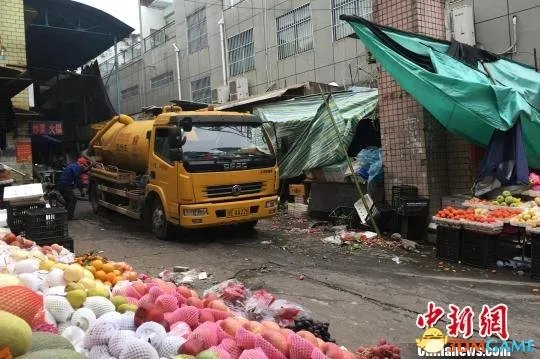 湖北宜昌化粪池爆炸:井盖被冲出10多米 14人伤