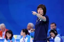 郎平确认带队至东京奥运会结束,她是不是一名尽职尽责的教练?