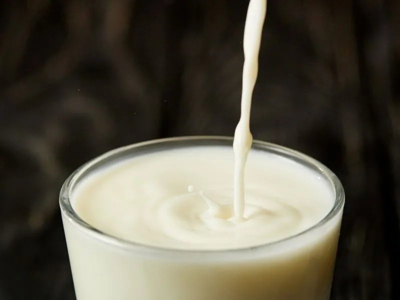 牛奶洗脸的方法