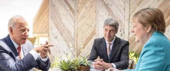 德国驻华大使贺岩去世，他在中国工作了多少年？