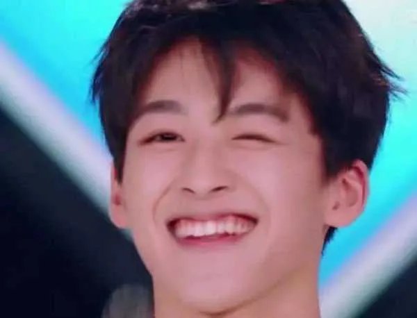 何洛洛为使用盗版软件道歉,使用盗版软件怎么了为何道歉?