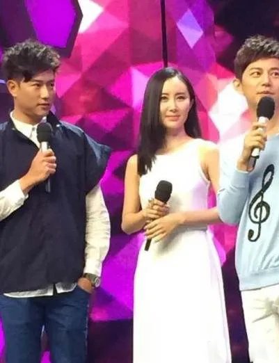 陈键锋舒畅快乐大本营秀甜蜜 “土豪夫妇”首度合体