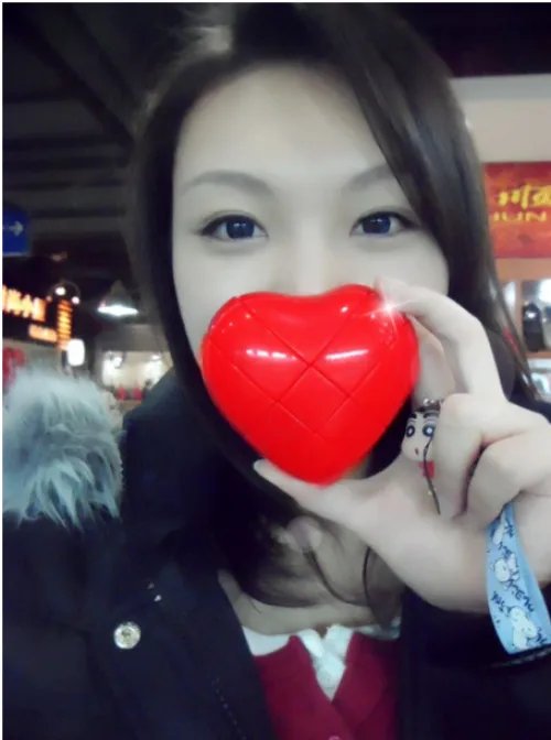 G1联赛线下决赛美女主持安蕾尔生活照