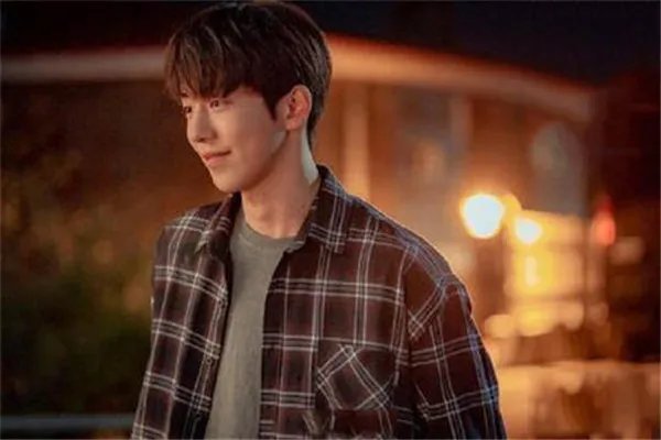 韩国十大美男明星排行:南柱赫上榜 车银优漫画美男