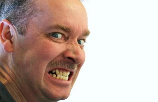 我妈妈总是动我的东西,还说她不会动,好烦啊,自己买了一些自己