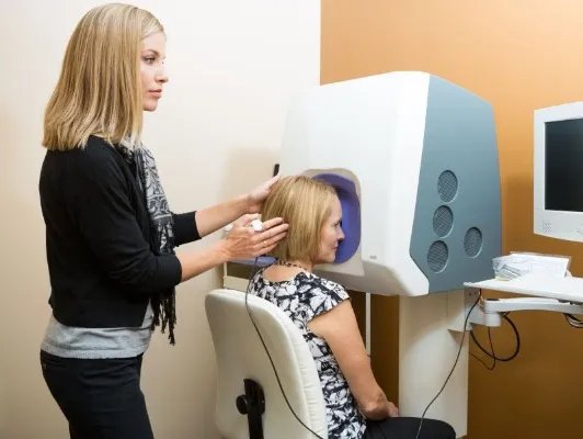 女子做胸透被男医生要求脱光上衣？这些检查不需要脱衣服