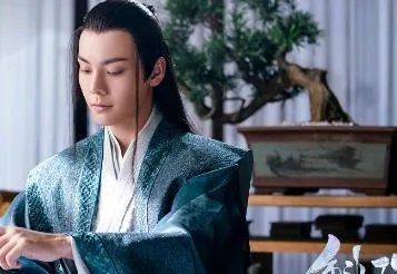 斛珠夫人方诸是太监吗,斛珠夫人女主和谁在一起了