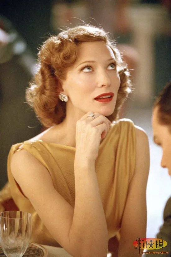 凸显惊艳魅惑气息 盘点25部电影中的烈焰红唇