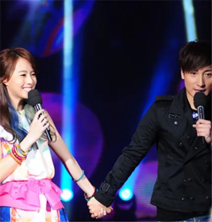 邓丽欣方力申快乐大本营秀甜蜜 十年恋人已成朋友