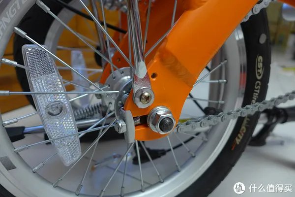 #乐骑天下# 公交通勤爱车：Langtu 狼途 14寸折叠车 开箱&后货架安装